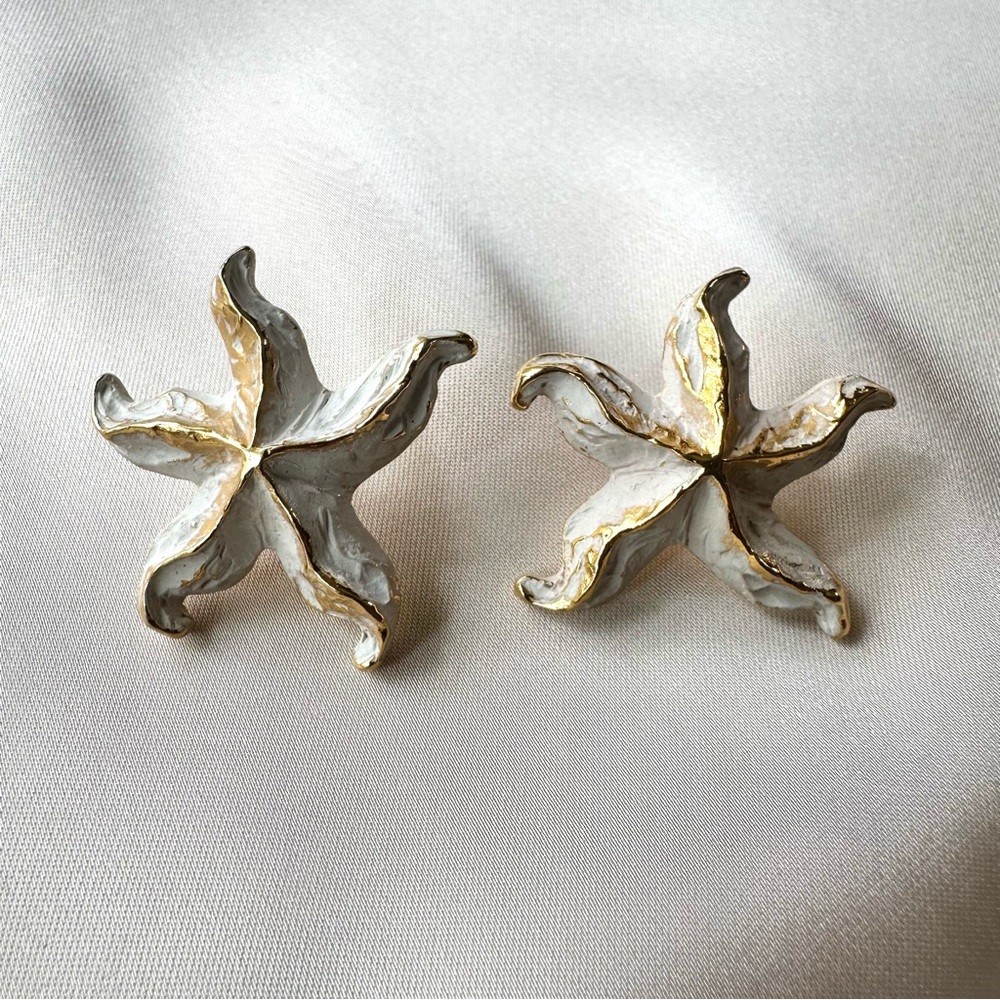 Vintage 1900s Signed M JEnt Gold White Enamel Starfish Earrings